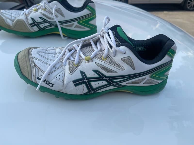 asics gel cricket spike shoes with extra rubber nails. 4
