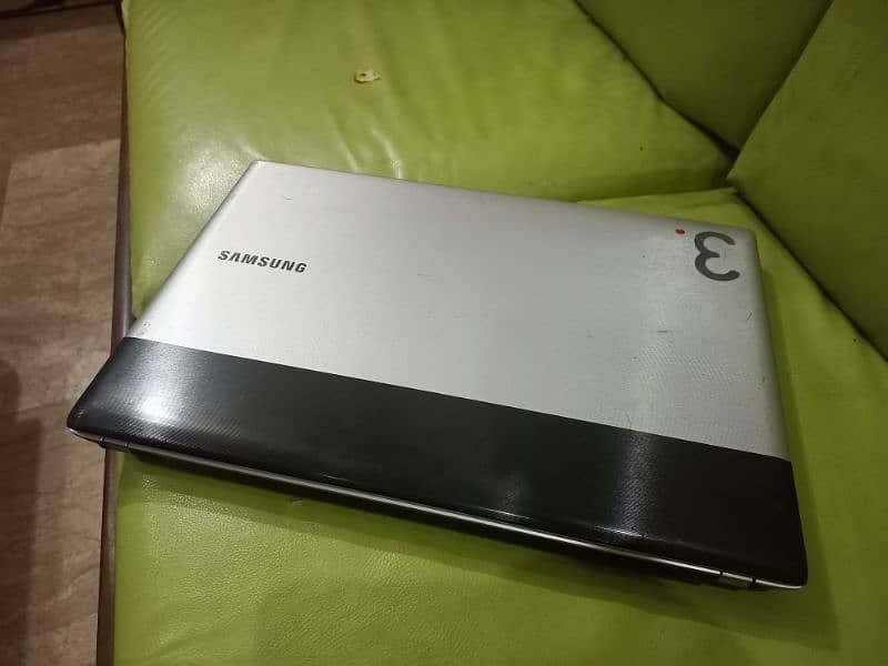 Samsung corei5 Laptop 15.6"display numeric keyboard 320gb hard 4gb ram 1