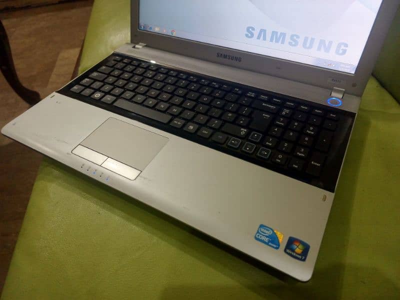 Samsung corei5 Laptop 15.6"display numeric keyboard 320gb hard 4gb ram 3