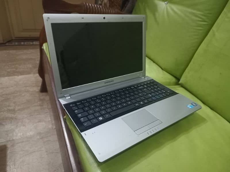 Samsung corei5 Laptop 15.6"display numeric keyboard 320gb hard 4gb ram 4