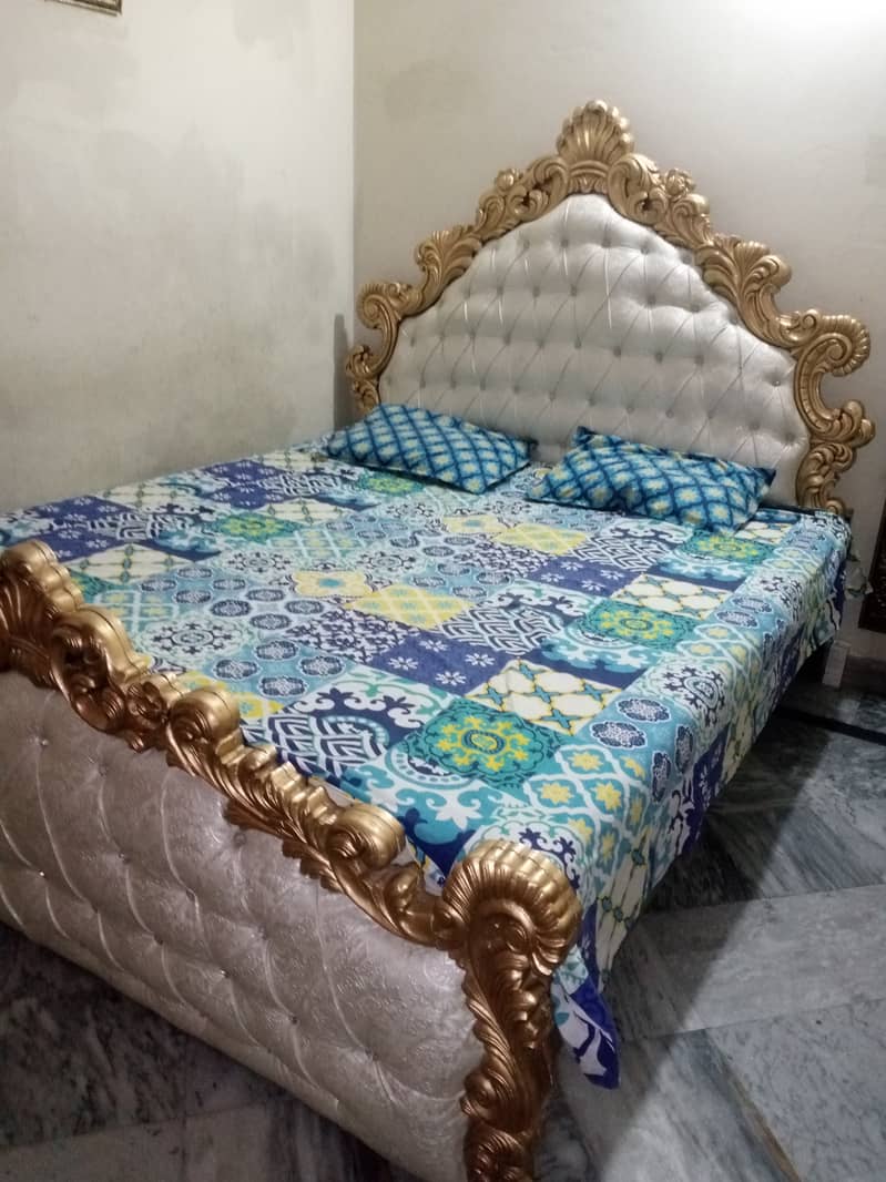 Royal and Spanish bed set furniture. . 1