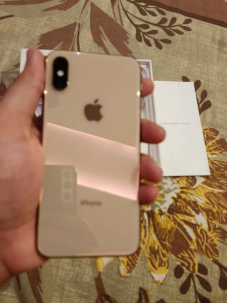 Apple iphone xs for sale in 10/10 condition. With Box and Charger. . . 1