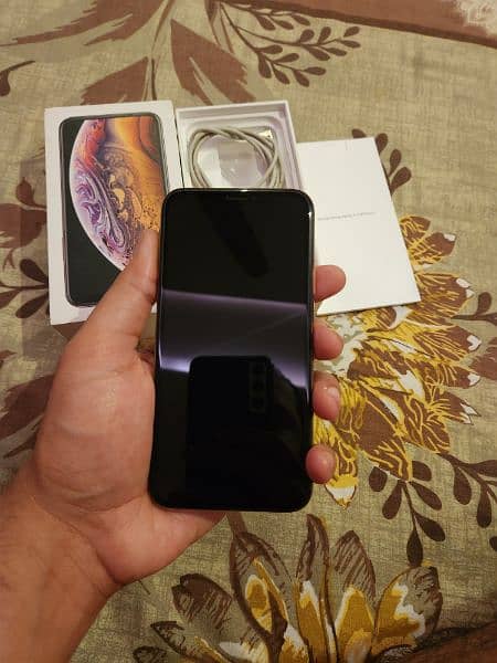 Apple iphone xs for sale in 10/10 condition. With Box and Charger. . . 4