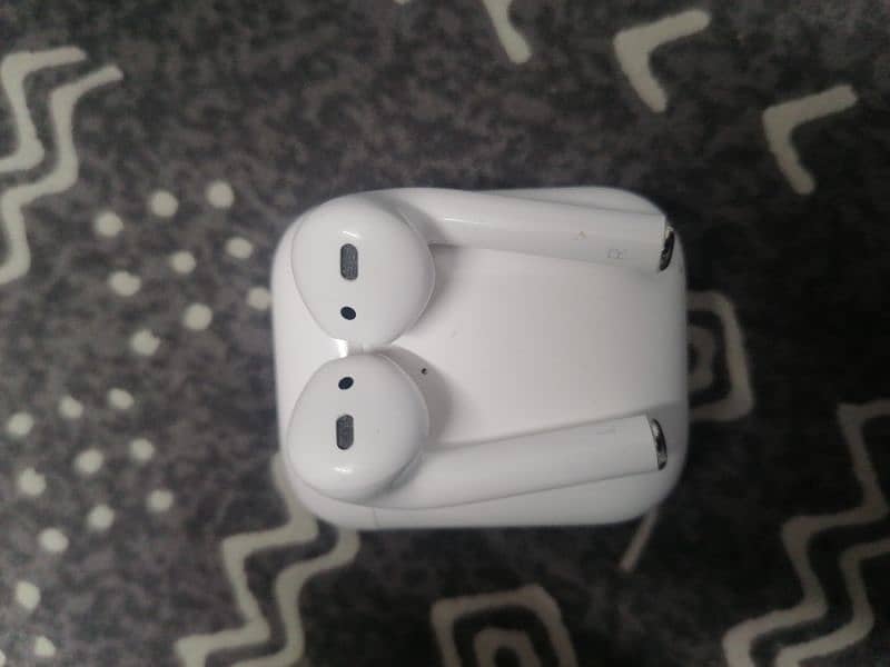 air pods  condition 10/9 4