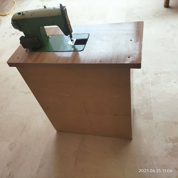 Sewing machine Table - Tables & Dining - 1085985481