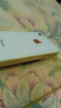 new condition iPhone 4s non PTA no scratches & crack on screen & back