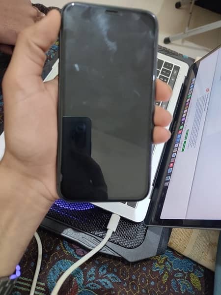 Iphone 11 Factory Unlocked NonPTA 90% health 10/10 condition 0