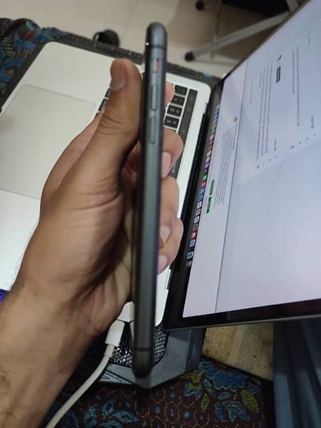 Iphone 11 Factory Unlocked NonPTA 90% health 10/10 condition 2