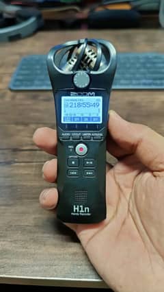Zoom H1n Digital Handy Recorder Microphone Barely Used 9/10 32GB Card