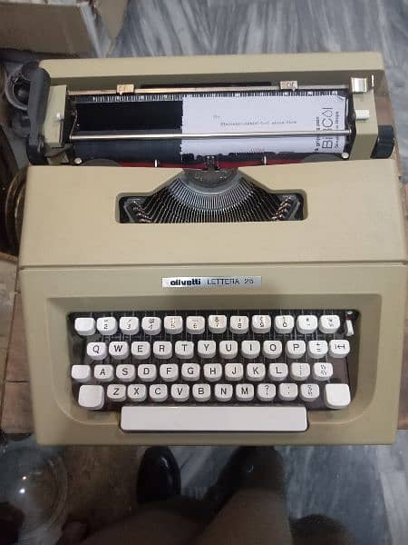 Antique type writter 0