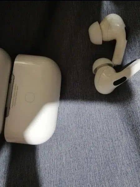 Apple Airpods pro2 made in Japan original condition 10/10 4