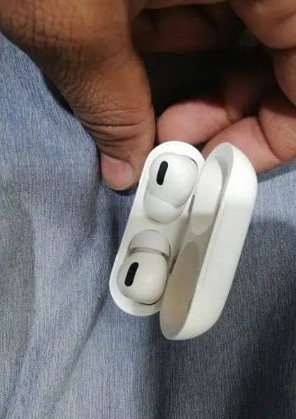 Apple Airpods pro2 made in Japan original condition 10/10 8