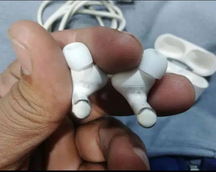Apple Airpods pro2 made in Japan original condition 10/10 12