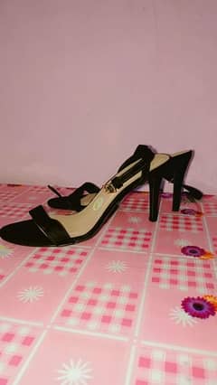 Ladies heel imported from UK. Size uk. 7 0