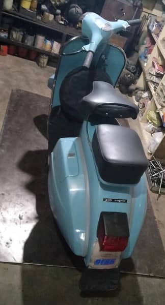 Vespa scooters Piaggio 3