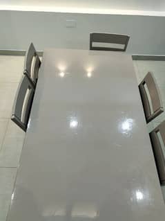 Beautiful Dinning Table with 6 chairs