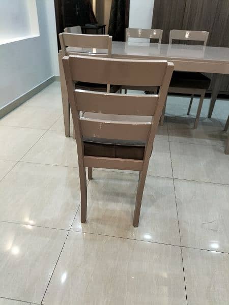 Beautiful Dinning Table with 6 chairs 2
