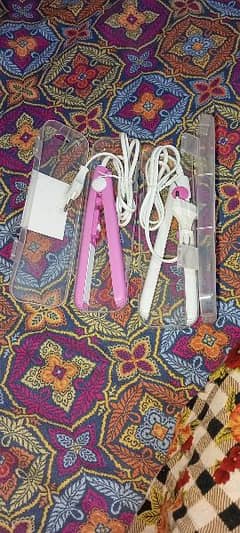 Mini hair straightener available in 2 colors, good to using