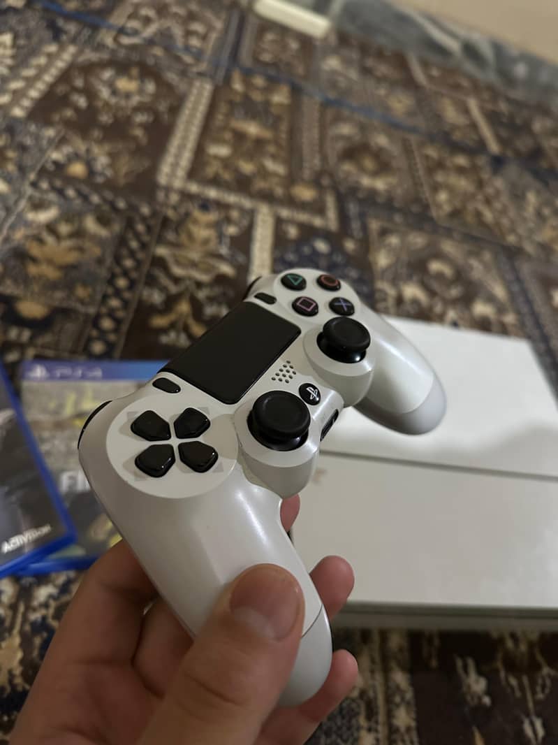 PS4 glacier edition with 3 dvds and extra games 2