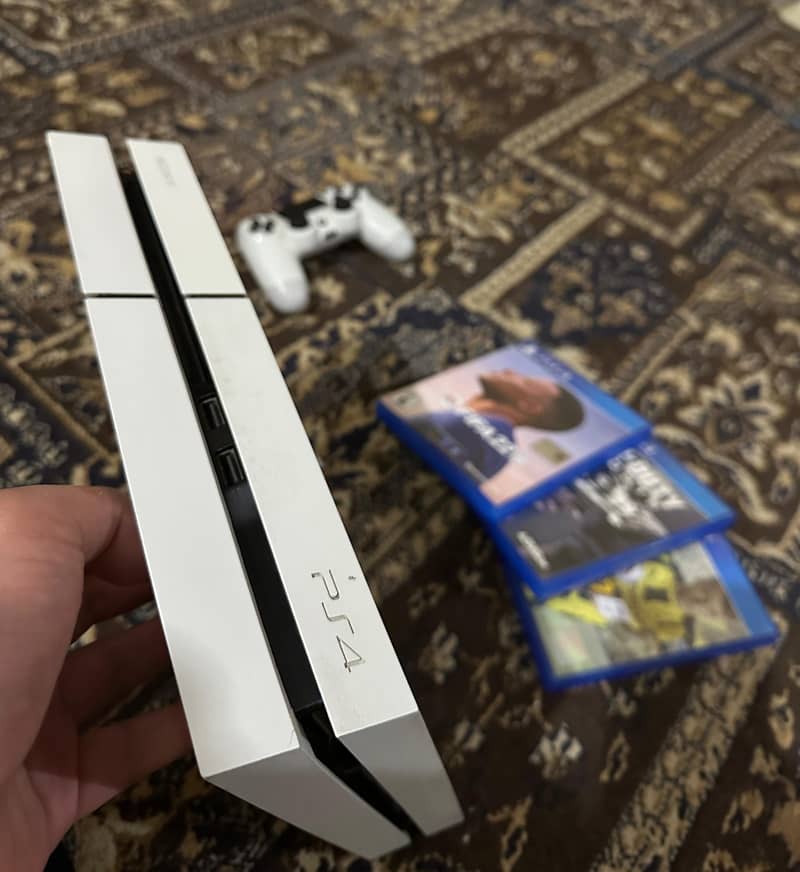 PS4 glacier edition with 3 dvds and extra games 3