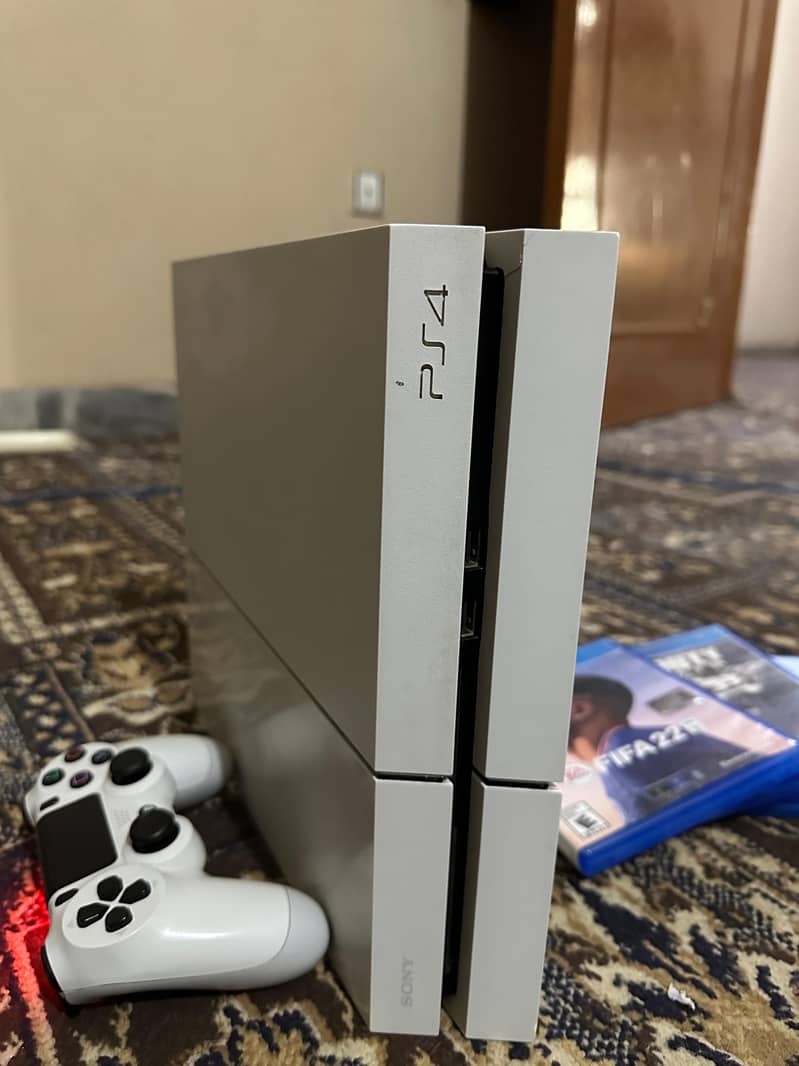 PS4 glacier edition with 3 dvds and extra games 5