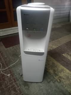 Gree water dispenser