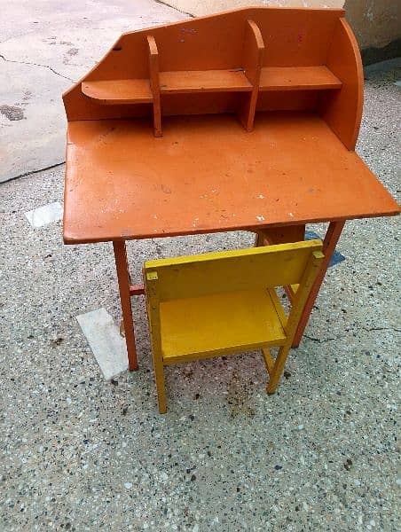 kids study table and chair 1