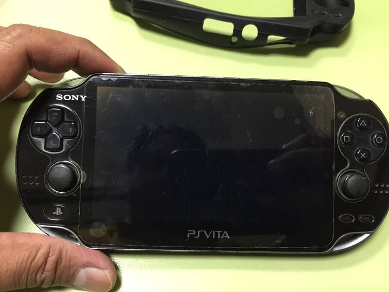 PS Vita Fat Version OLED 6
