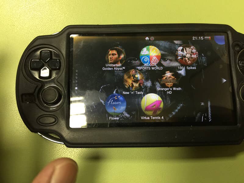 PS Vita Fat Version OLED 7
