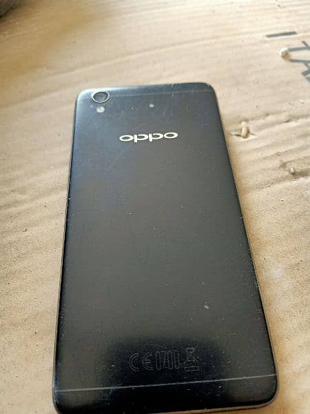 oppo behtreen mobile hy cemra betry sab ok hy 1