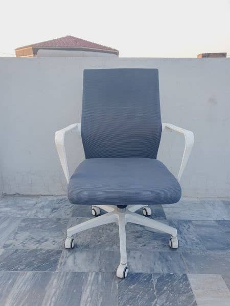 Office Chairs (Quantity available) 3