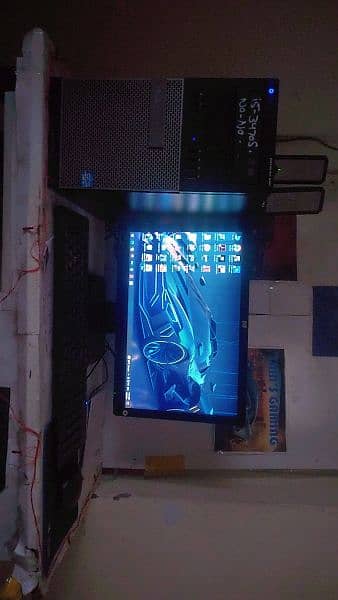 corei3 *SSD 120
*HDD 240GB
*RAM 8GB
*GRAPHIC CARD 1GB
*GAMES SUPPORTED 0
