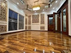 wooden floor vinyl flooring , Laminated Floor, window blinds,wallpaper