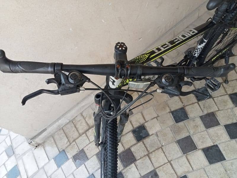 Mountain bicycle with gears 3