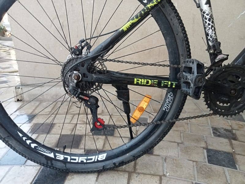 Mountain bicycle with gears 4
