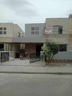 8 Marla house safari villas bahria Town Lahore good location with gas double kitchen A to z renovated 0