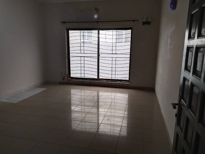 one Kunal house for rent in Shaheen block Bahria Town Lahore with gas 8