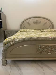 Bed and side tables for sale in good quality