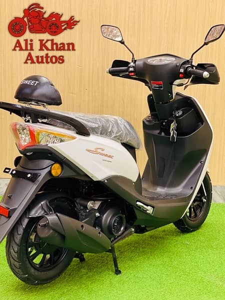 Female Girls Ladies Scooty Scooter Electric Petrol Automatic 14
