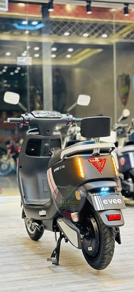 EVEE C1 AIR SCOOTY SCOOTER AUTOMATIC GENZ NISA MALE FEMALE PETROL EV 3