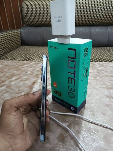 Infinix Note 30  for sale A one  condition. 3