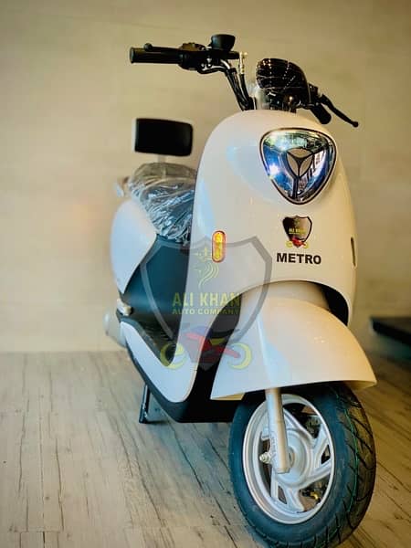 M6 T9 E10 E8S Pro G5 T5 METRO YADEA SCOOTY SCOOTER EV PETROL MALE GIRL 9