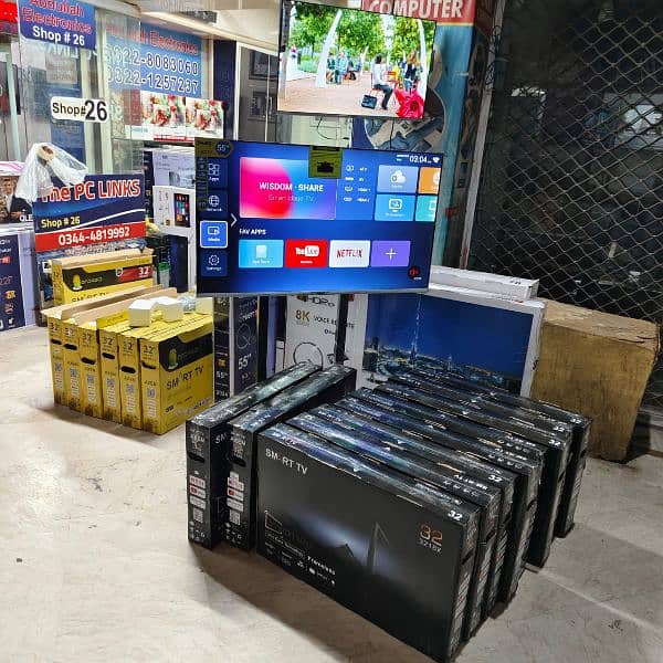 44 INCH 4K UHD Q LED IPS DISPLAY   03221257237 0