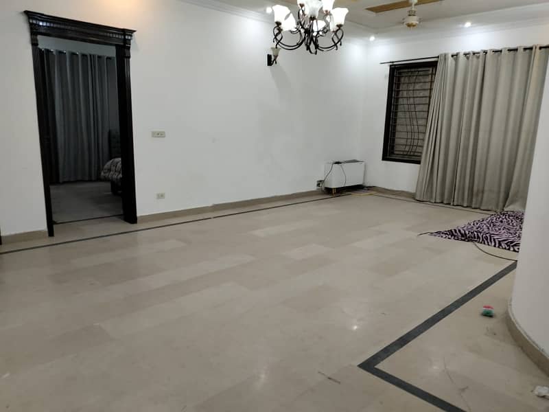 beautiful kanal New upper portion available for rent in g10 Islamabad at big street, 3 bedrooms with bathrooms, drawing, dining, TVL, car porch, All miters separate and gate separate, water boring, near to park, near to markaz. 0