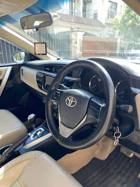 Toyota Altis Grandi 1.8(full Options,Sunroof)2016. Genuine Condition. 6