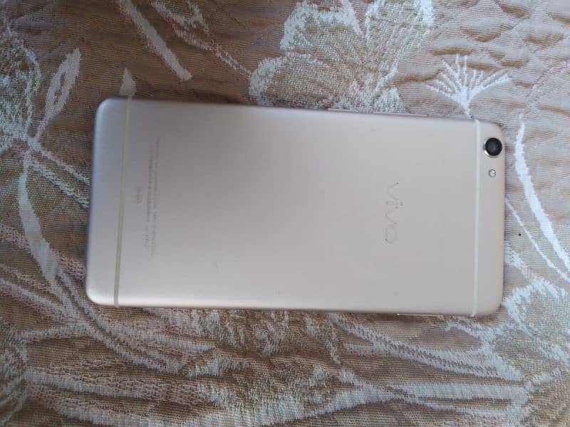 It is a with out box phone vivo y67 with 6 128 1