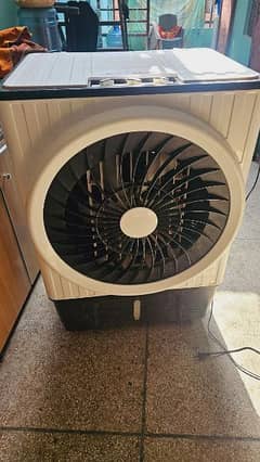 Air cooler with cool gel bottles