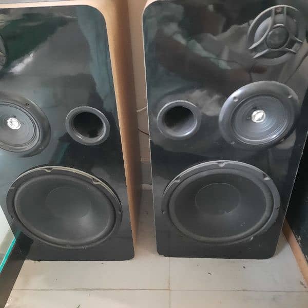 speaker with amplifier good in condition 1