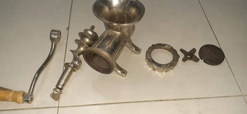 (Manual Meat Grinder) Qeema bnany ki machine. 2