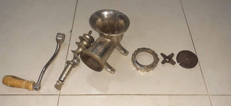 (Manual Meat Grinder) Qeema bnany ki machine. 3